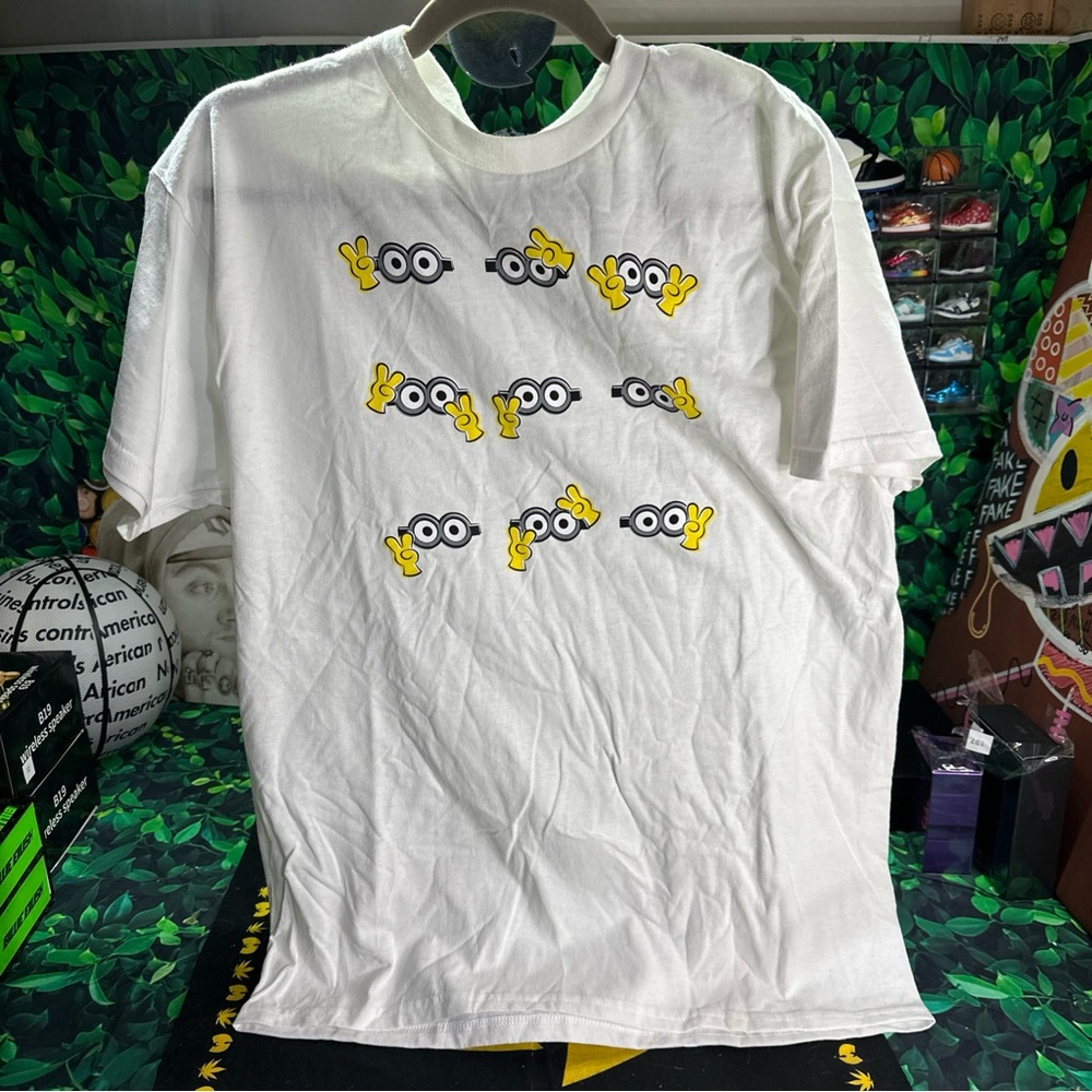 BTS X Minions ‘Selfie’ T-Shirt Size Large NWT